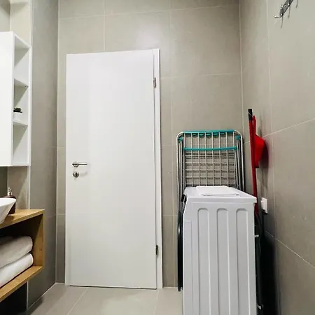 Apartament Avis *