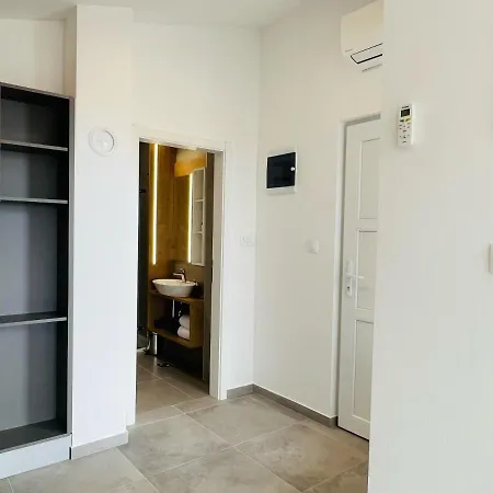 Apartament Avis