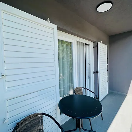 Apartament Avis