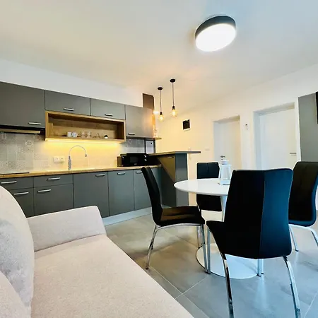 Apartament Avis *