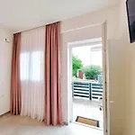 Avis * סלצה
