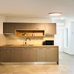 Avis * סלצה