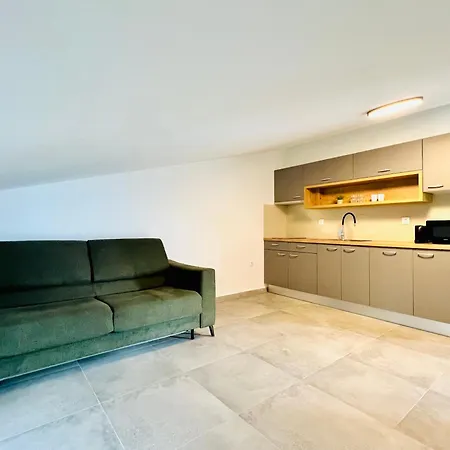 Avis Apartman