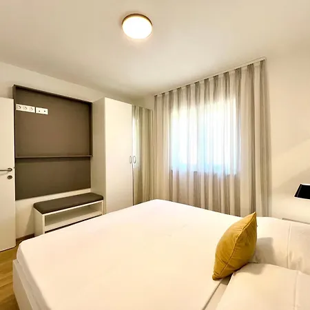 Avis Apartment