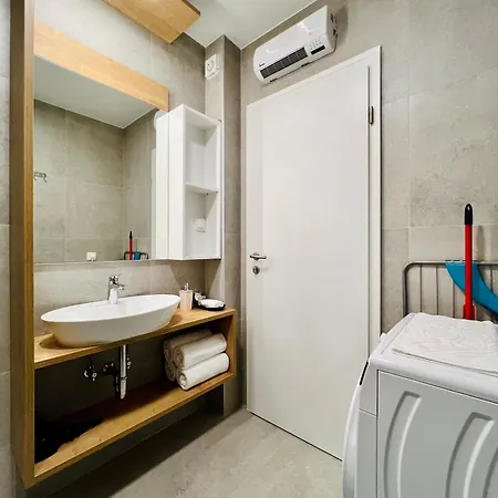 Apartman Avis *