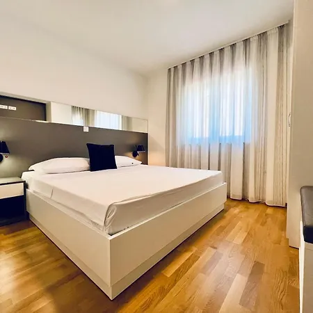 Avis Apartment