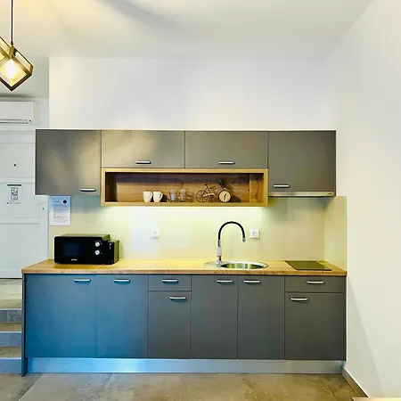 Avis Apartment
